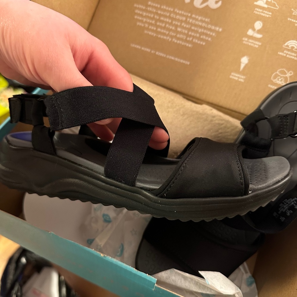 Bzee’s Sandals - Picture 1 of 4